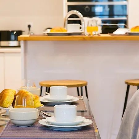 Lovelystay - Cozy 3bdr In Estrela Apartment Lisbon