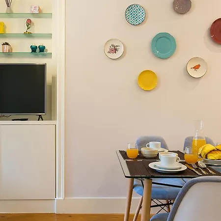 Lovelystay - Cozy 3bdr In Estrela Apartment Lisbon