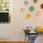 Lovelystay - Cozy 3bdr In Estrela Daire Lisboa
