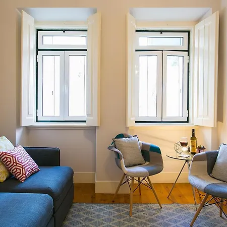 Lovelystay - Cozy 3bdr In Estrela リスボン